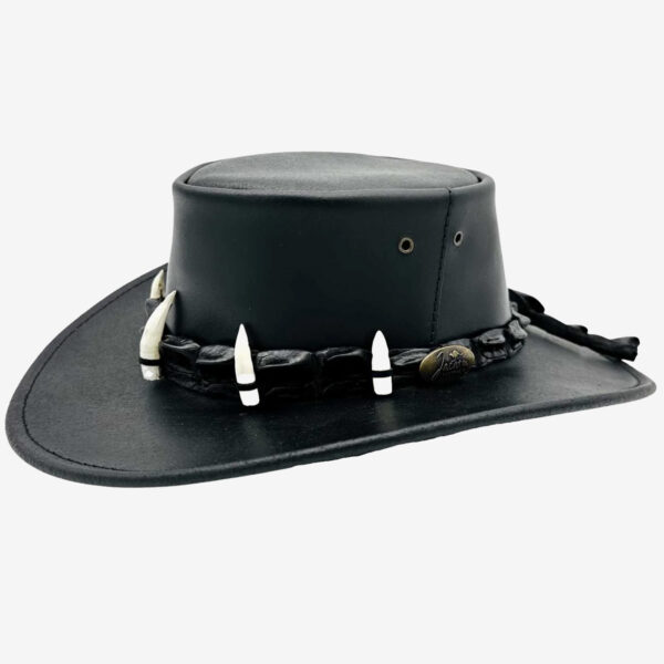 Jacaru 110 Croc Hunter Black
